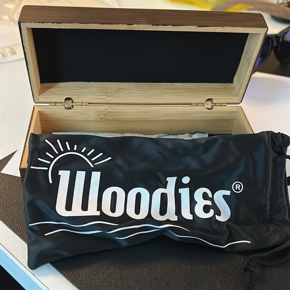 Sunglasses - Picture 2 of 5